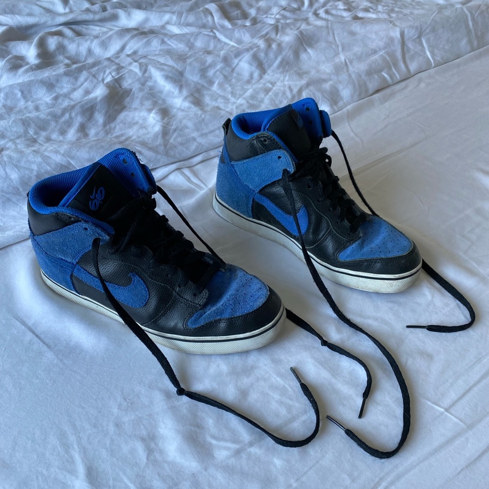DONATED - suede Nikes